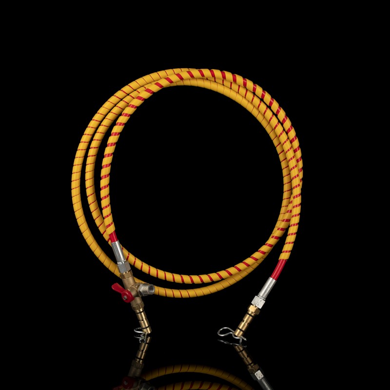 Шланг заправочный Transfer Oil, штуцера стандарт ГОСТ, со сбросным клапаном 3,6 м. Шланг заправочный Transfer Oil, штуцера стандарт ГОСТ, со сбросным клапаном 3,6 м.