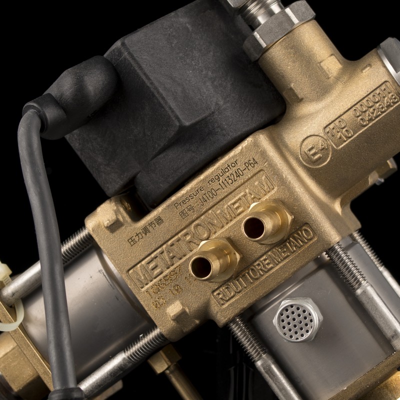 Редуктор газовый высокого давления J4T00-1113240-P64