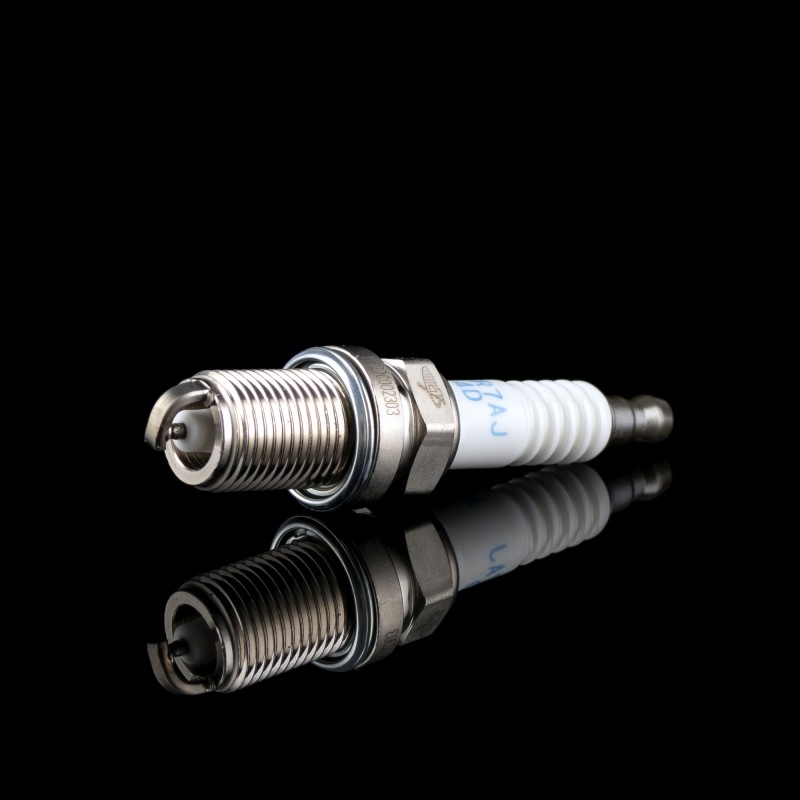 Свеча зажигания IFR7AJ 4D Свеча зажигания IFR7AJ 4D